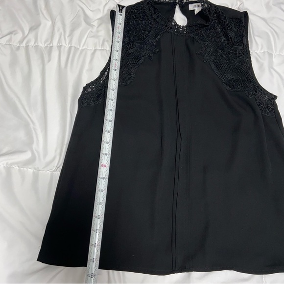 BB Dakota Sleeveless Black Blouse Lace Back Size Medium - Picture 2 of 6